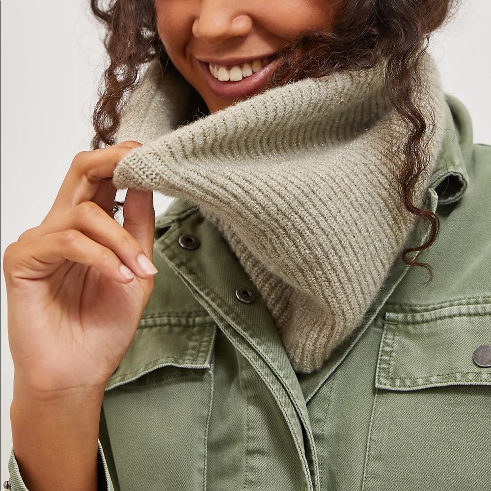 Anthropologie Bianca Shimmer Snood